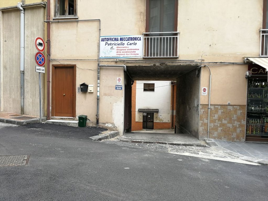 Box/ Posto auto in vendita a Avellino