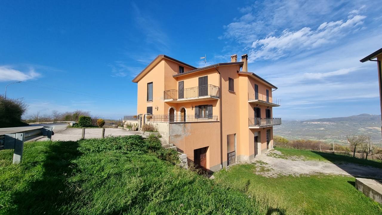 Villa bifamiliare in vendita a Guardia Lombardi