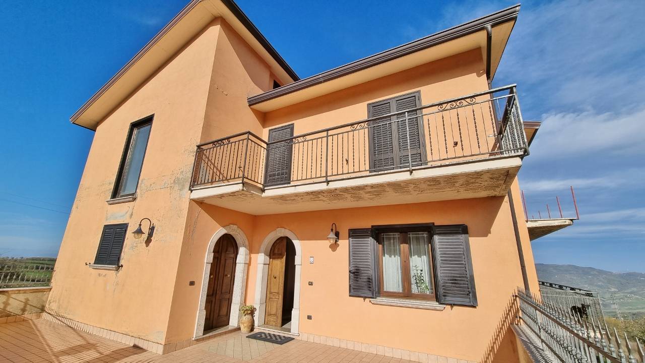 Villa bifamiliare in vendita a Guardia Lombardi