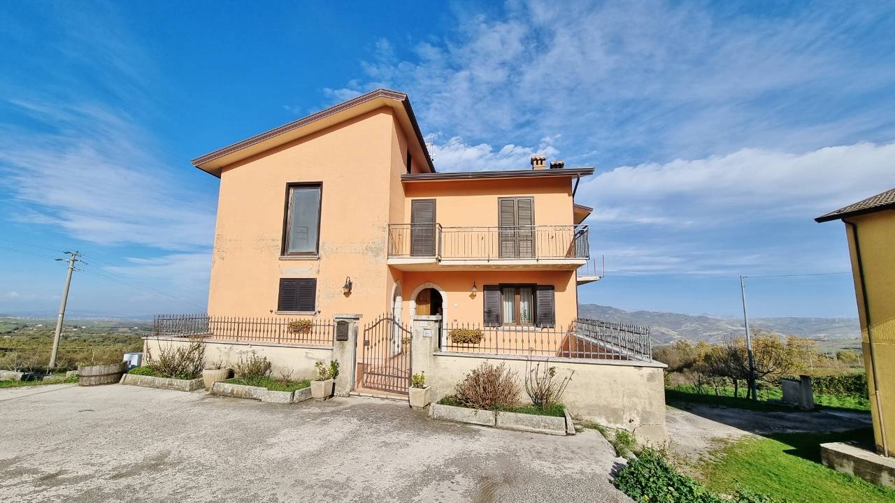 Villa bifamiliare in vendita a Guardia Lombardi