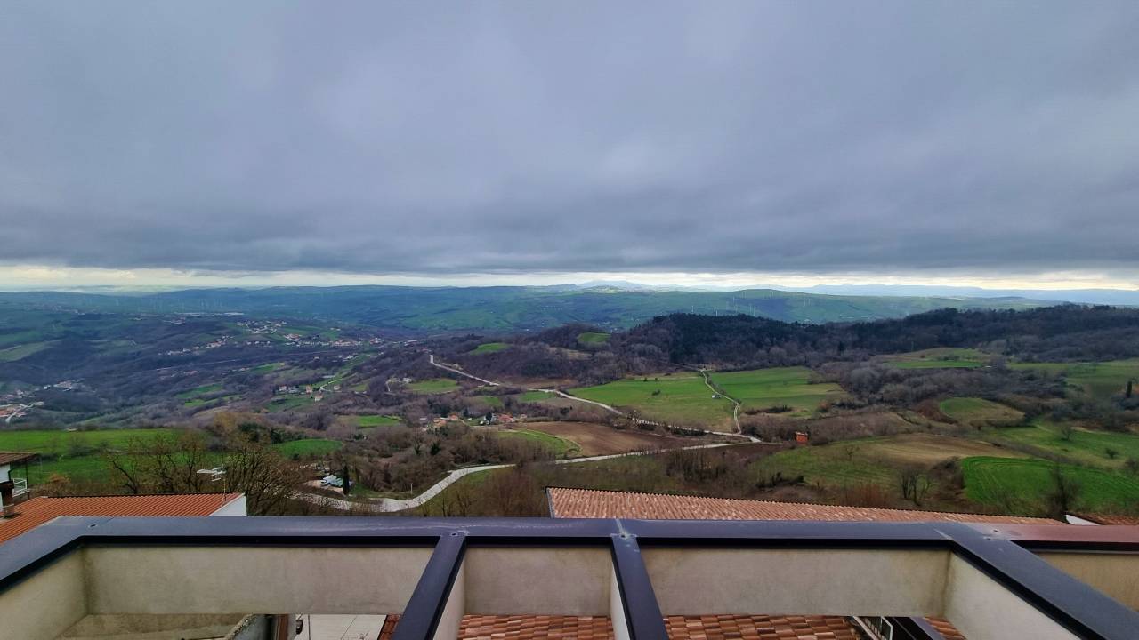 appartamento con terrazzo in vendita a Trevico