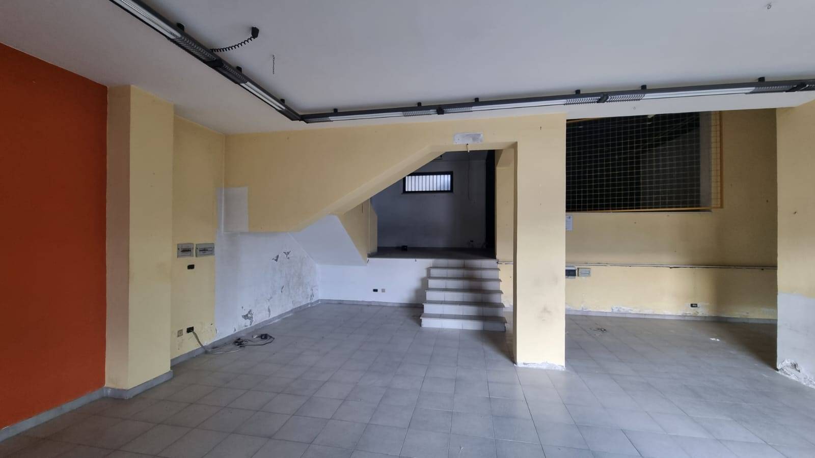 Locale commerciale in affitto a Grottaminarda