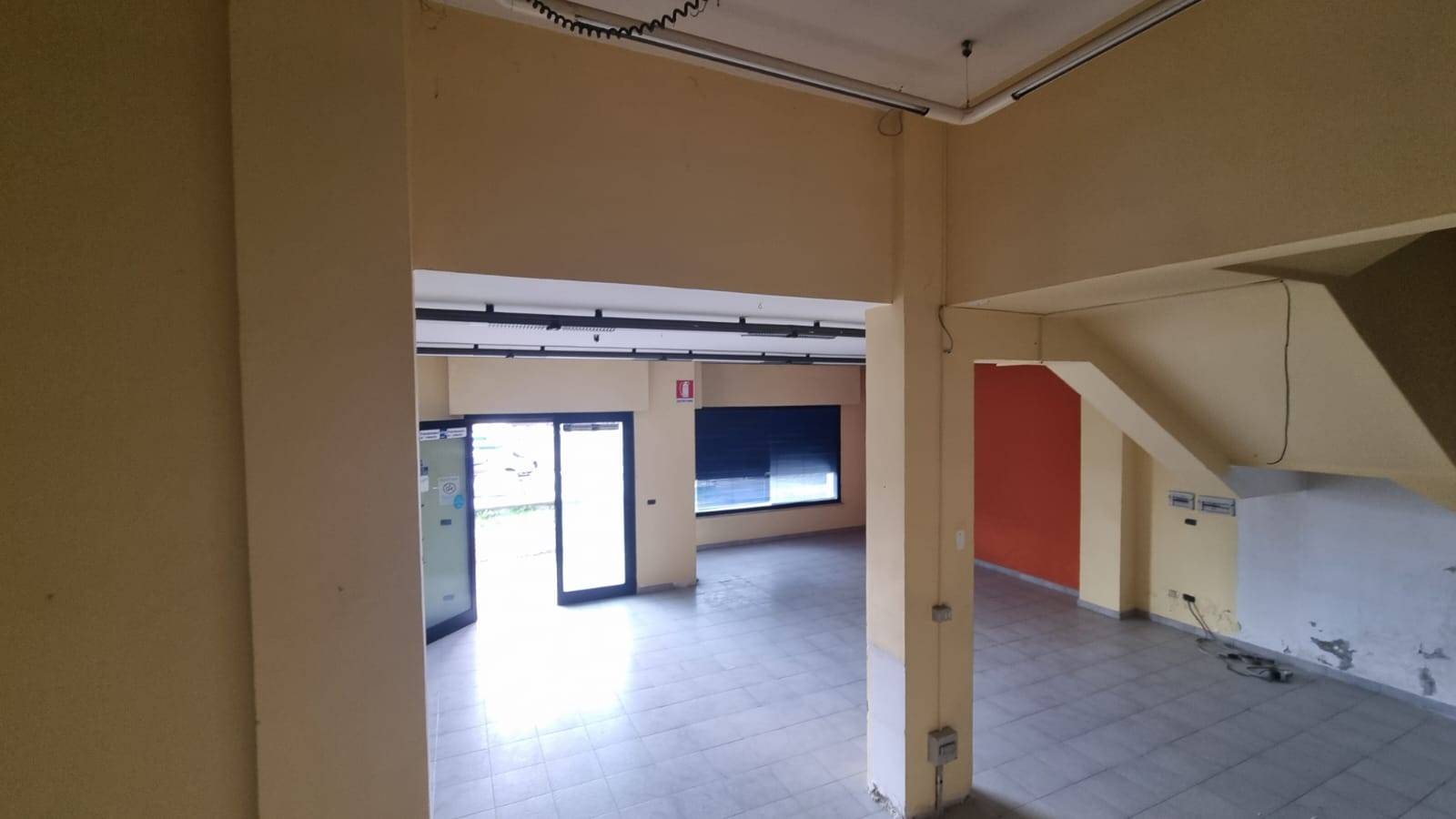 Locale commerciale in affitto a Grottaminarda