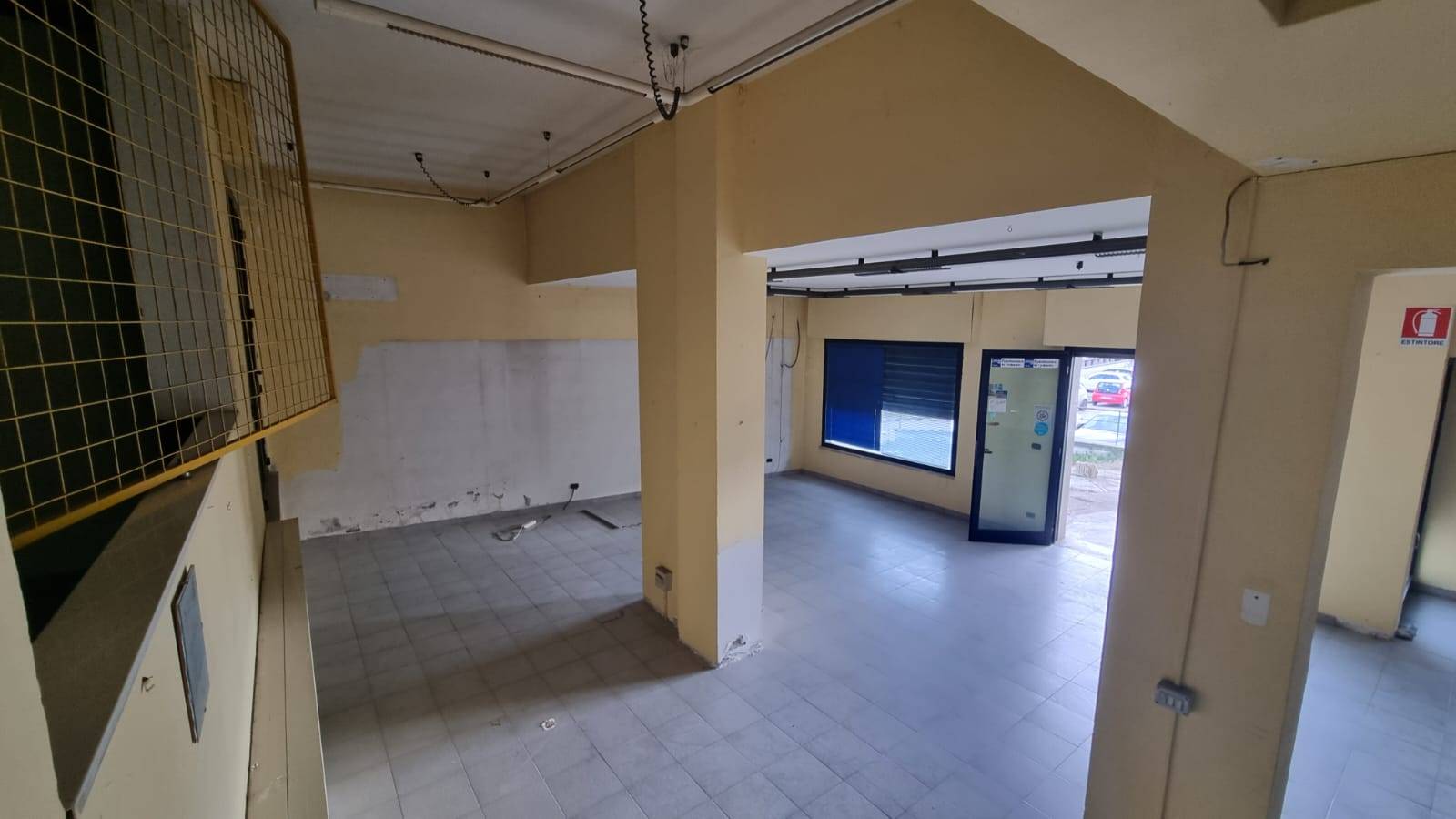 Locale commerciale in affitto a Grottaminarda