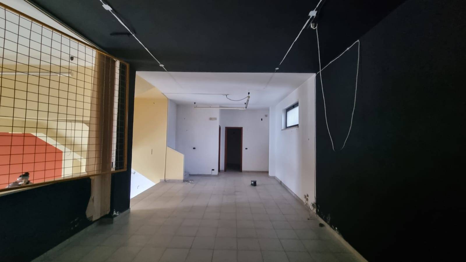 Locale commerciale in affitto a Grottaminarda