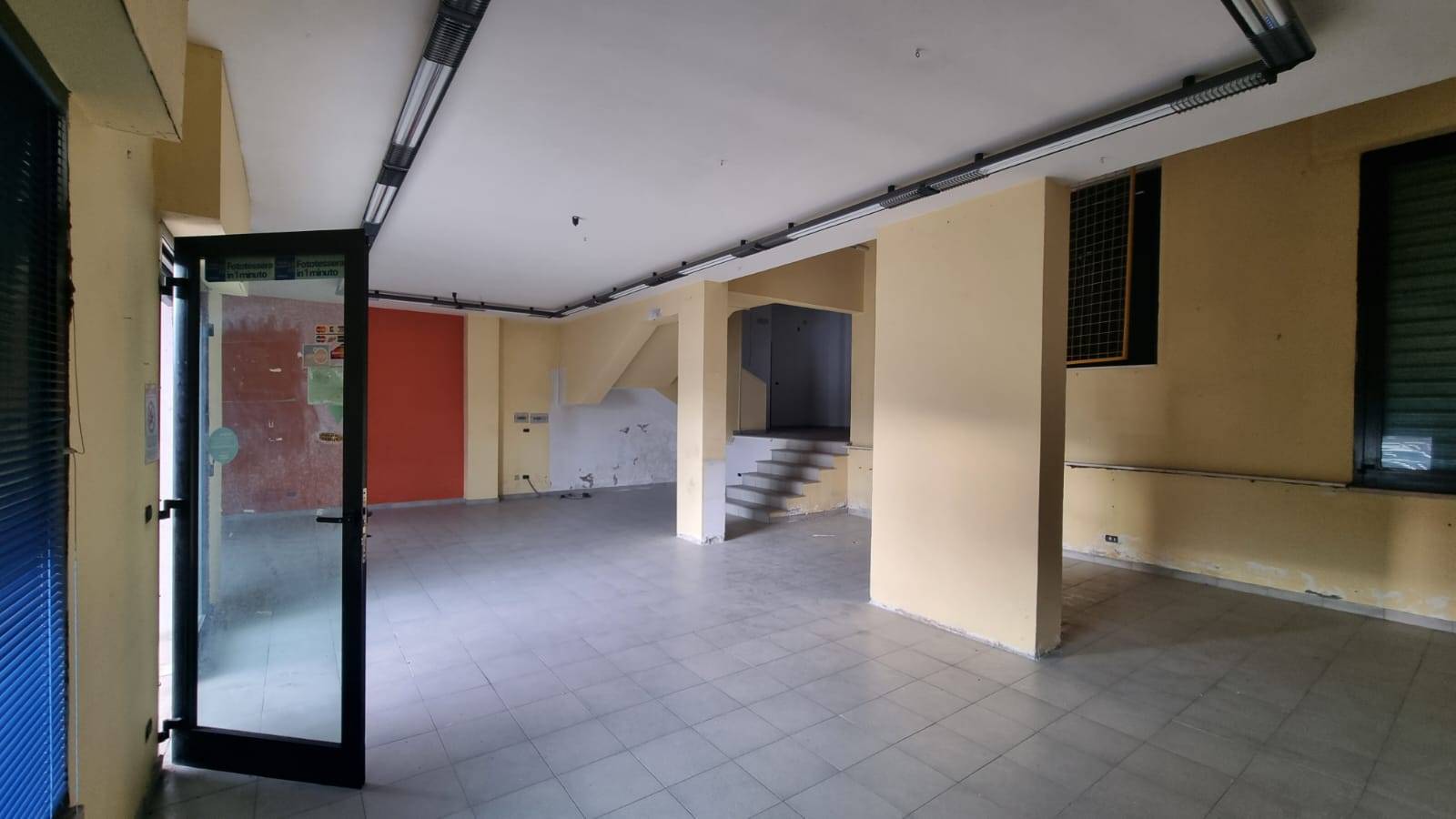 Locale commerciale in affitto a Grottaminarda