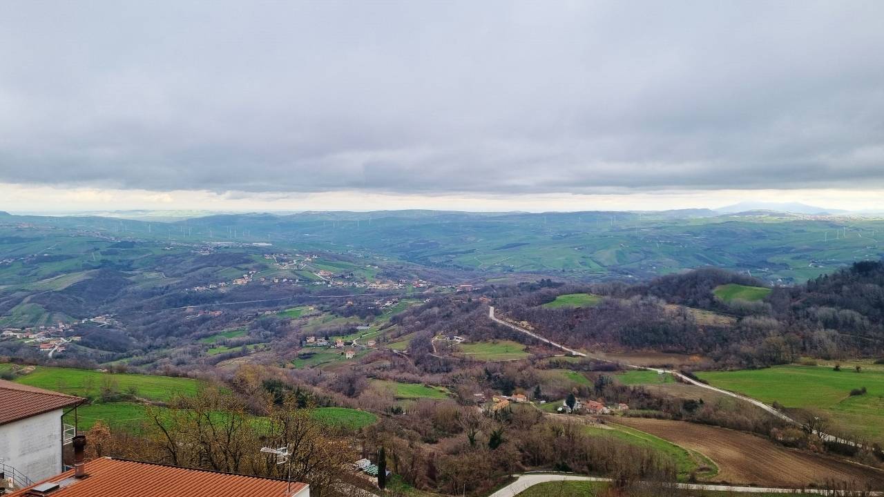 appartamento con terrazzo in vendita a Trevico