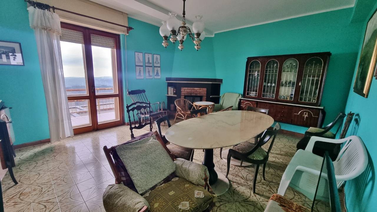 appartamento con terrazzo in vendita a Trevico