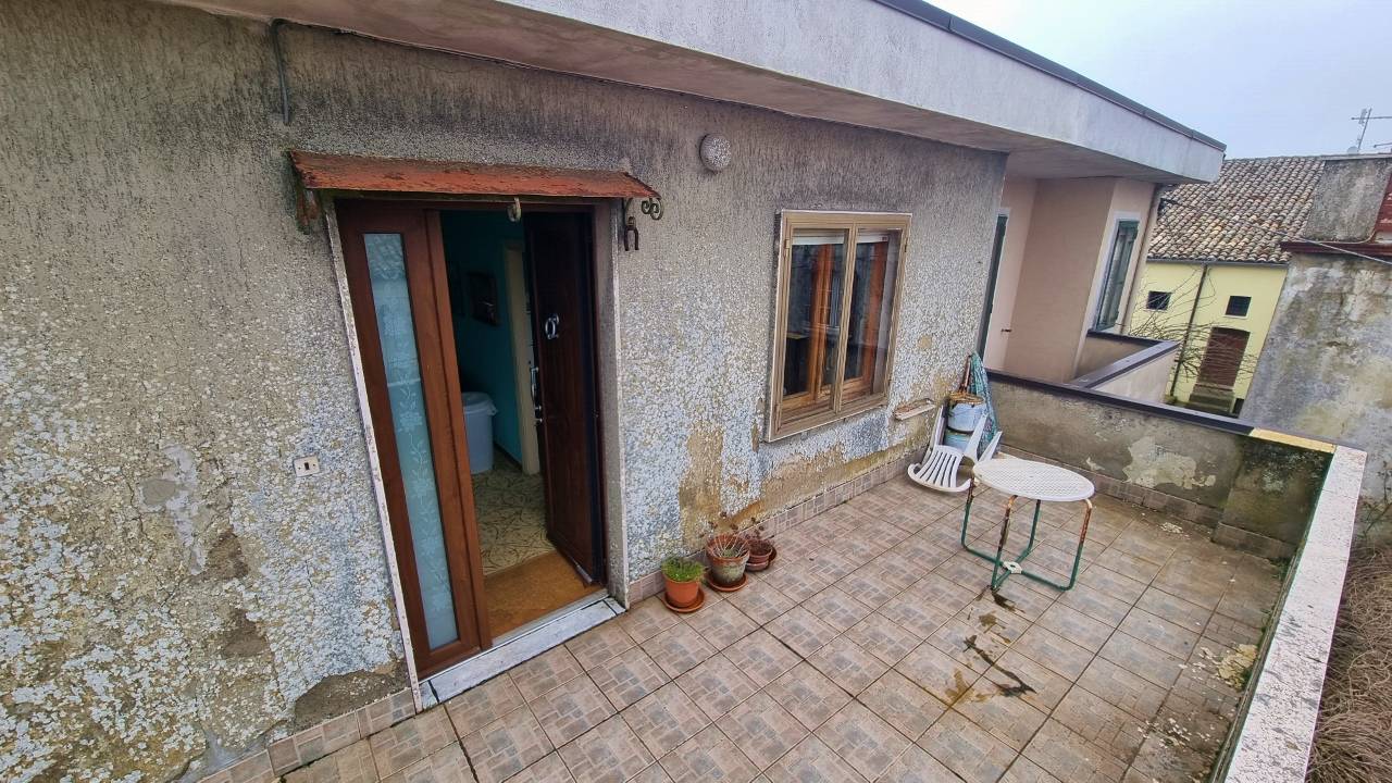 appartamento con terrazzo in vendita a Trevico