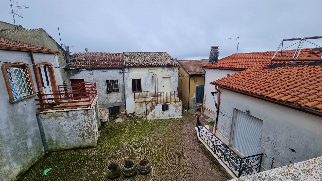 appartamento con terrazzo in vendita a Trevico