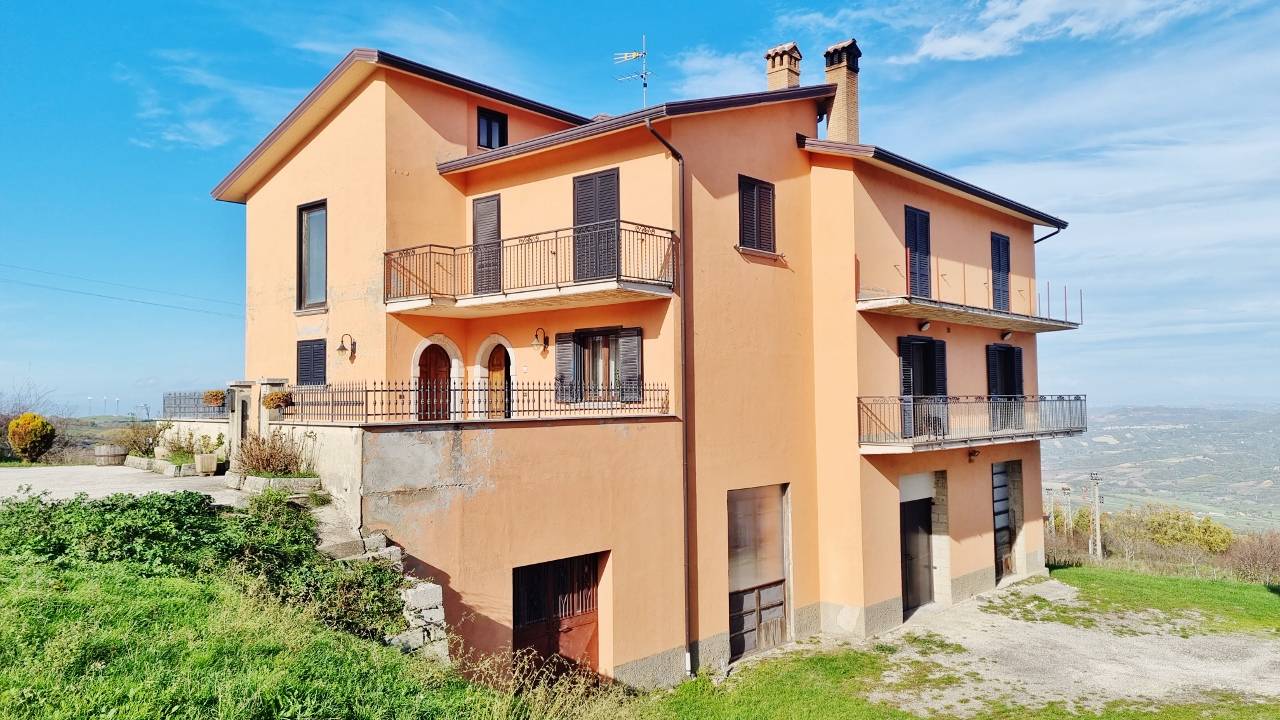 Villa bifamiliare in vendita a Guardia Lombardi