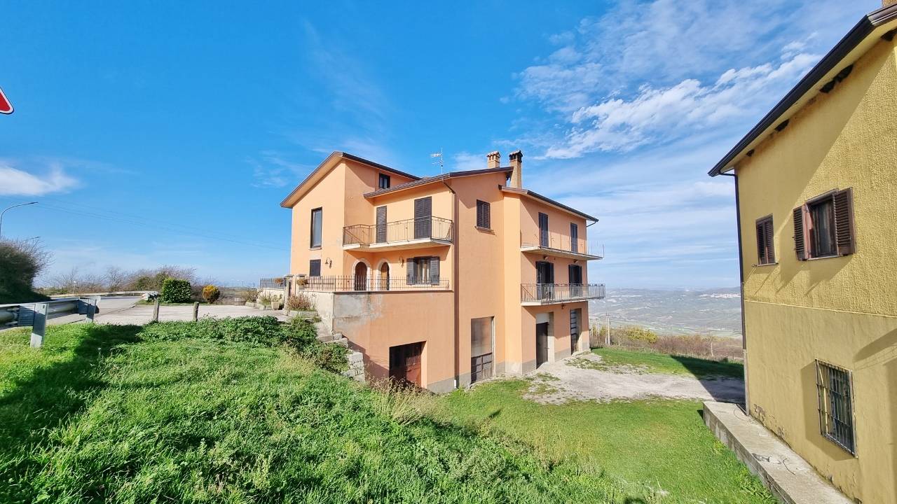 Villa bifamiliare in vendita a Guardia Lombardi