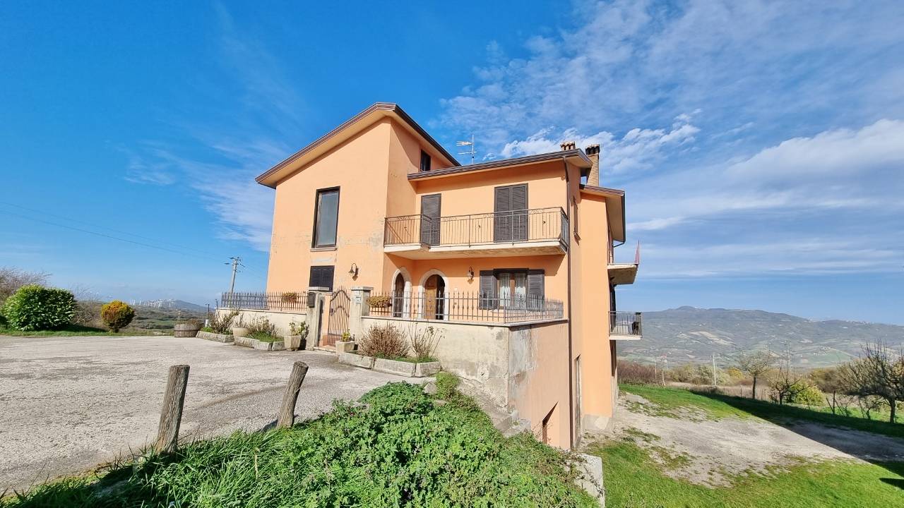 Villa bifamiliare in vendita a Guardia Lombardi