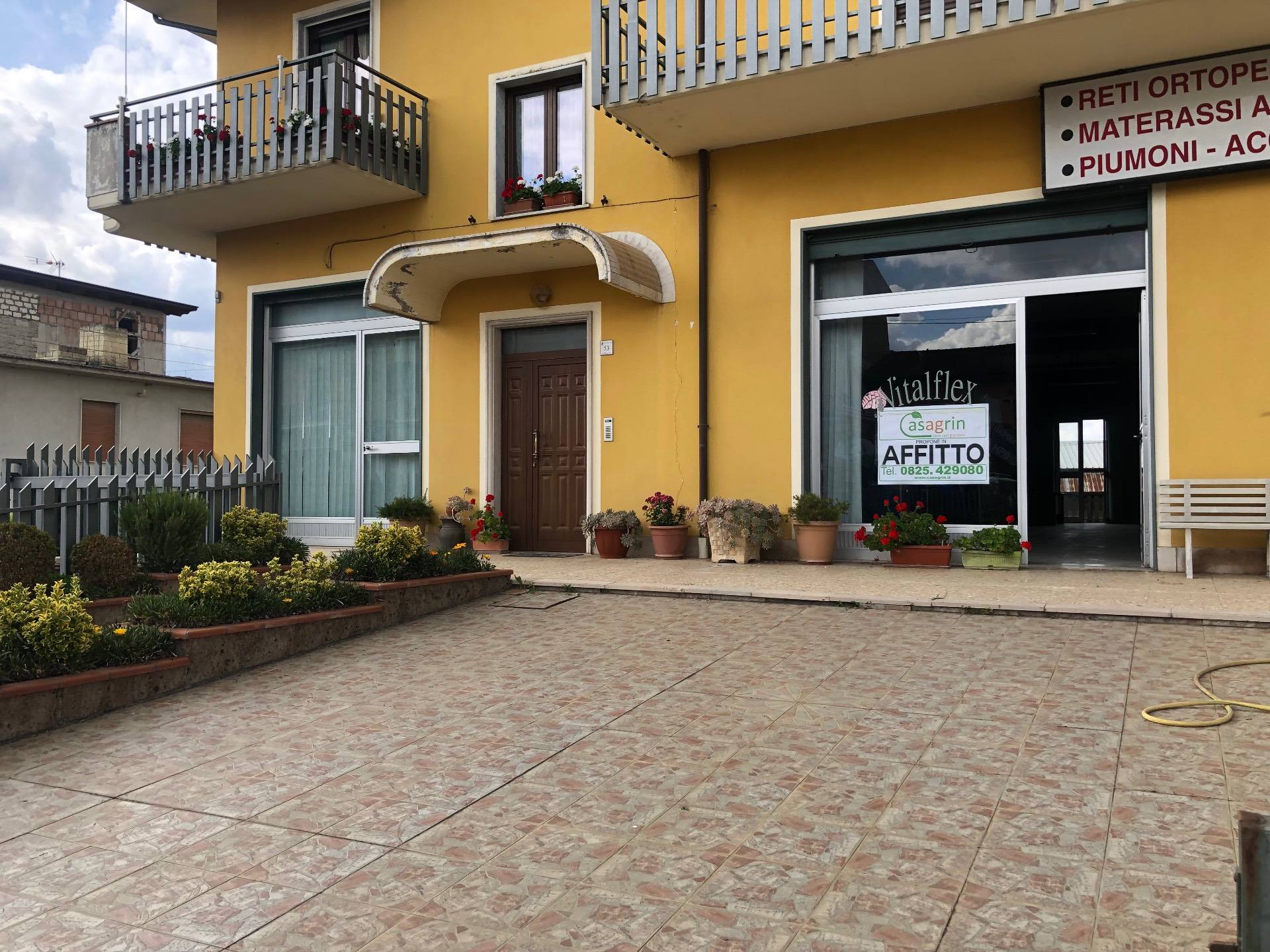 Locale commerciale in affitto a Mirabella Eclano, Pianopantano