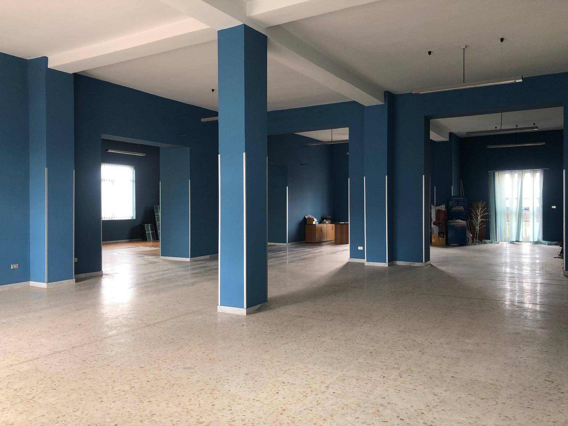 Locale commerciale in affitto a Mirabella Eclano, Pianopantano