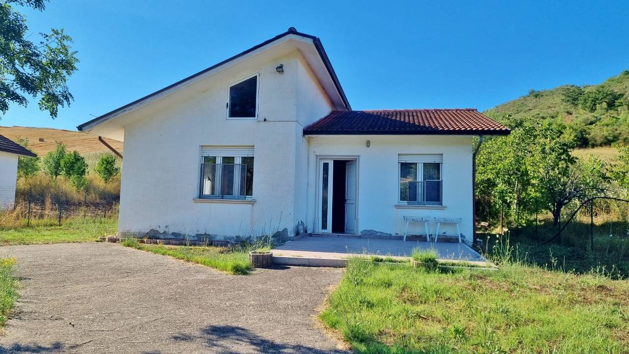 Villa in vendita a Vallesaccarda