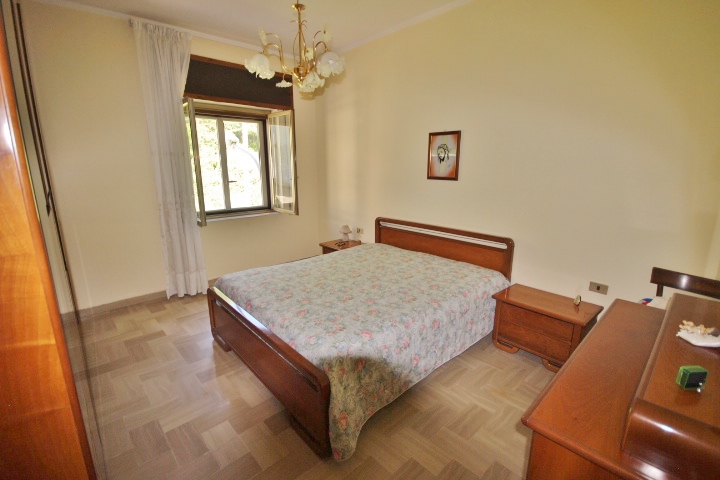 Casa Indipendente in vendita a Vallesaccarda