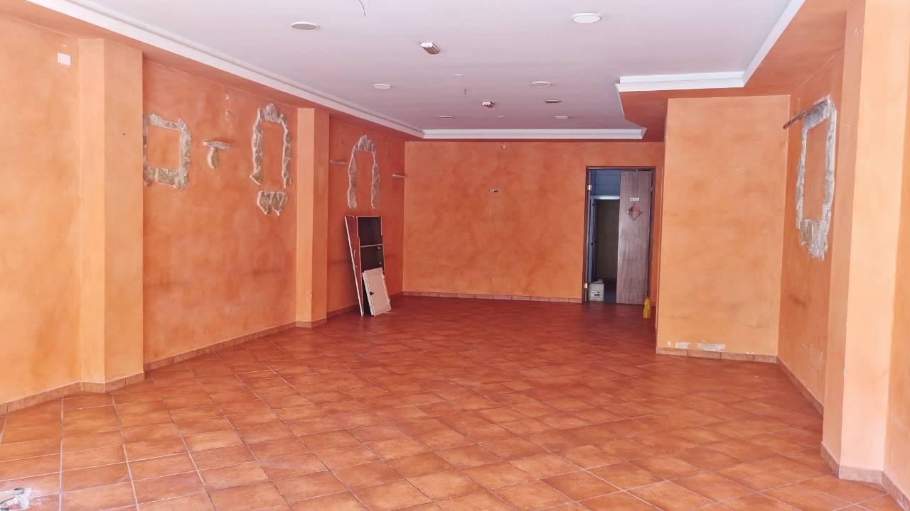 Locale commerciale in affitto a Grottaminarda