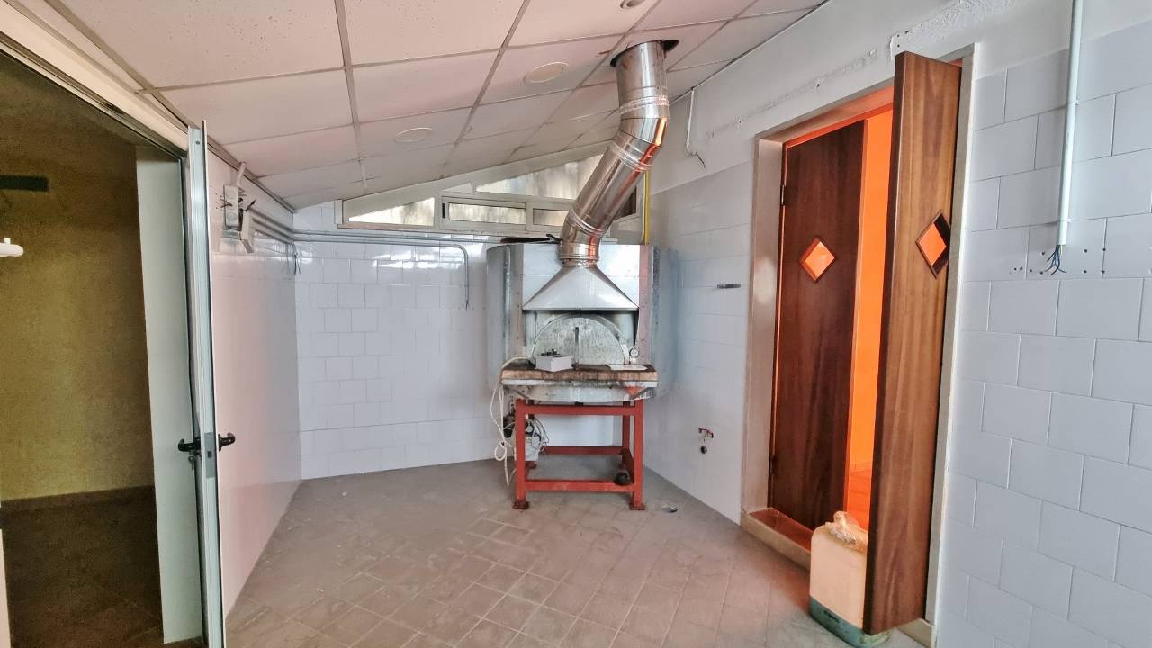 Locale commerciale in affitto a Grottaminarda