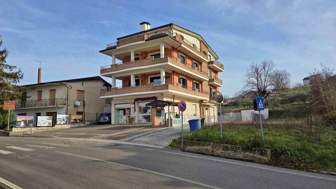 appartamento con terrazzo in vendita a Mirabella Eclano, Pianopantano