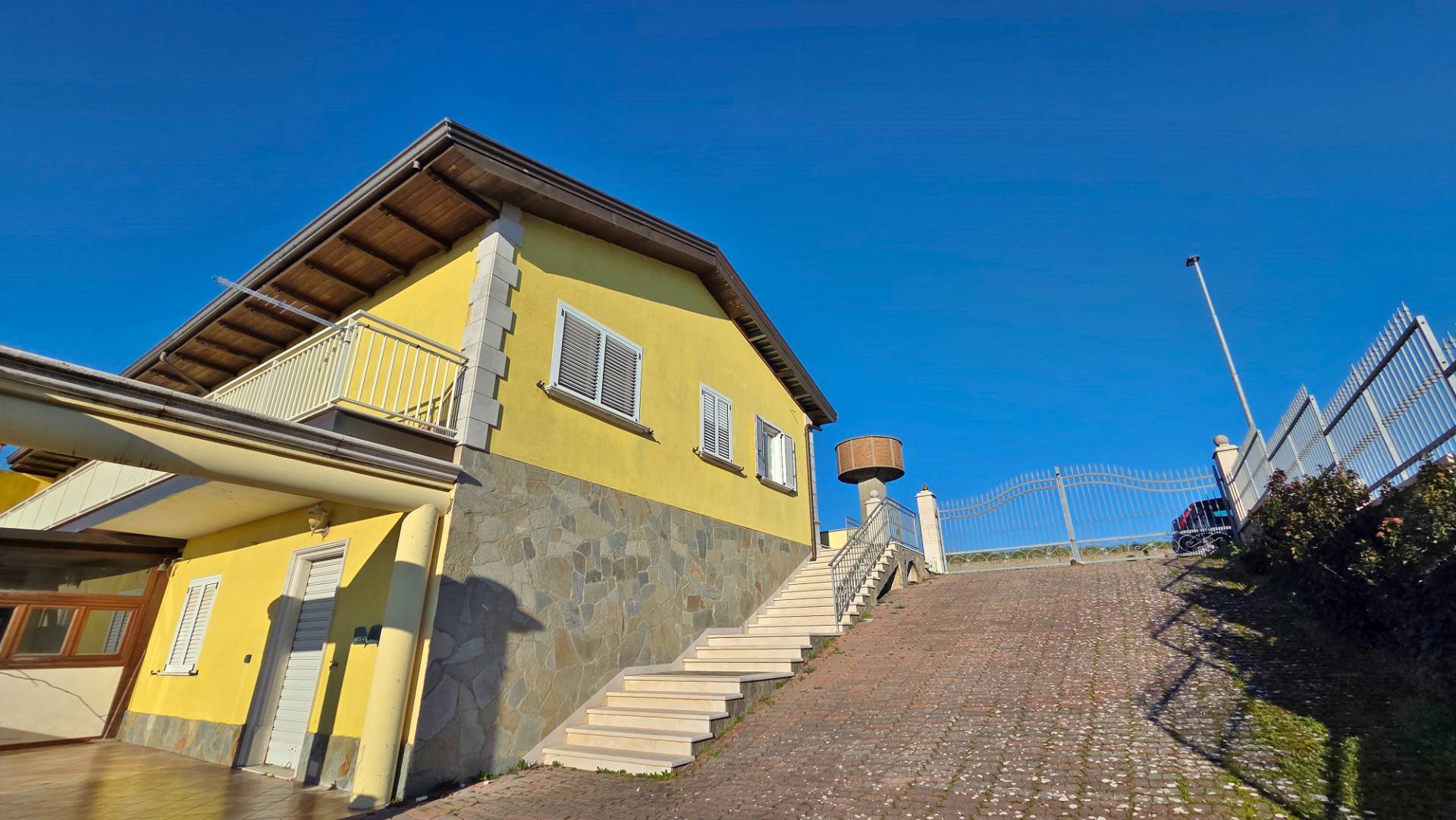 appartamento con terrazzo in vendita a Anzano di Puglia