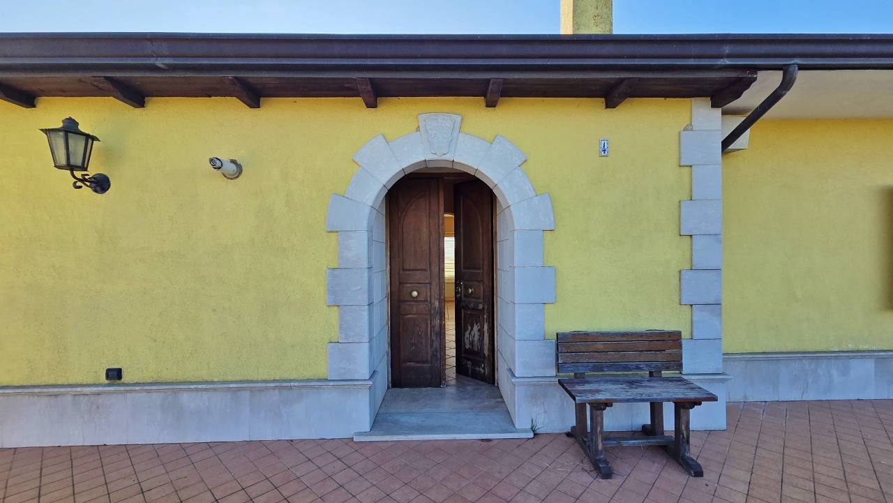 appartamento con terrazzo in vendita a Anzano di Puglia