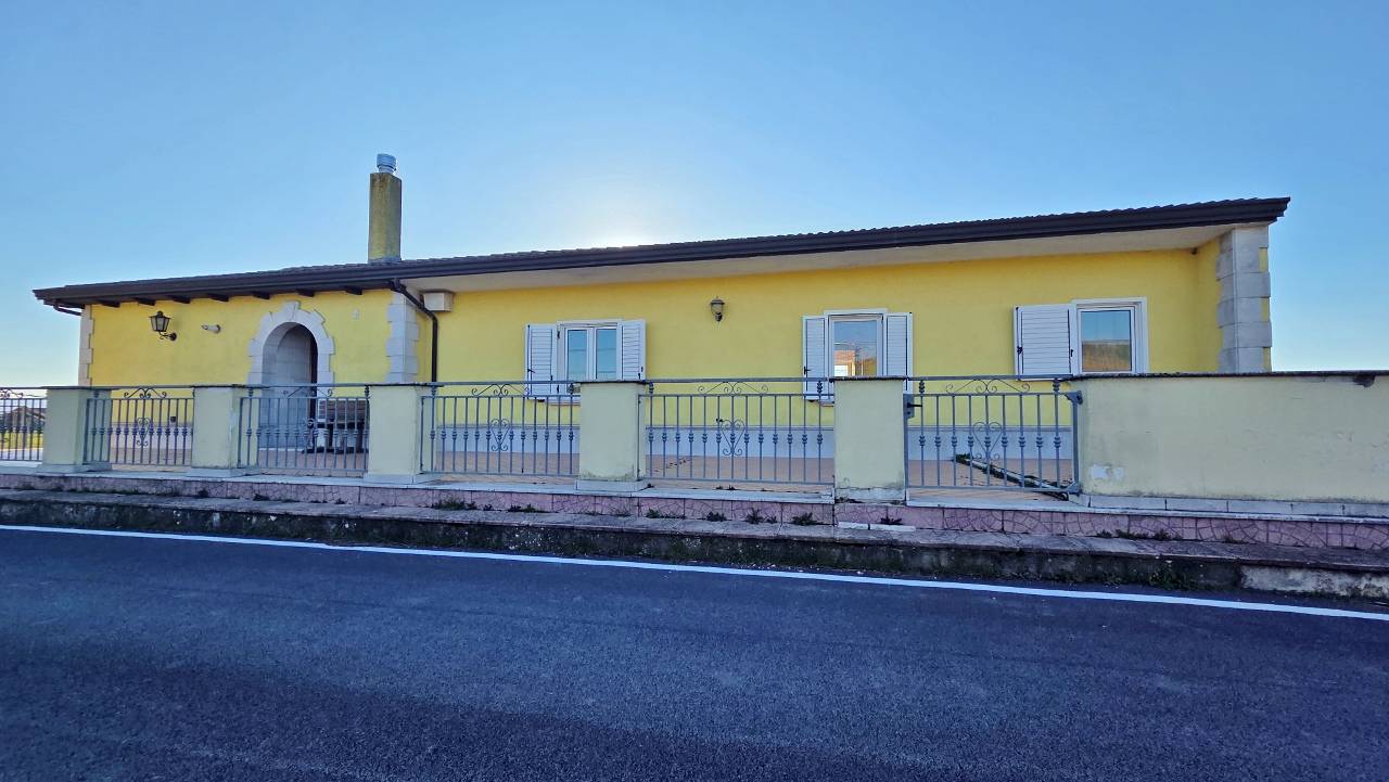 appartamento con terrazzo in vendita a Anzano di Puglia