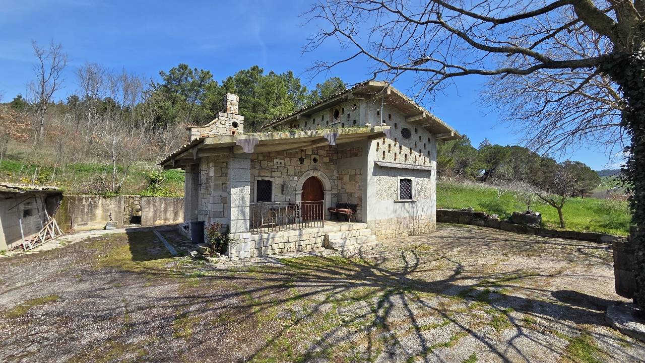Villa in vendita a Vallesaccarda