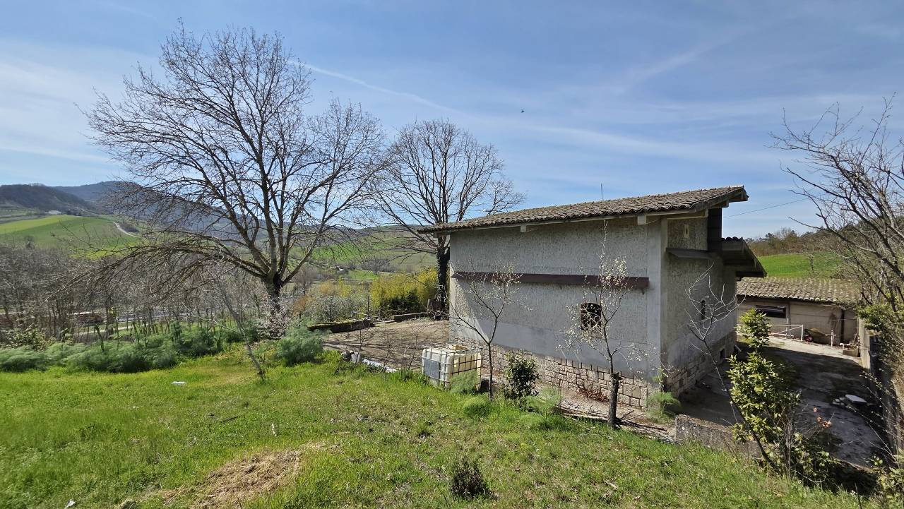 Villa in vendita a Vallesaccarda