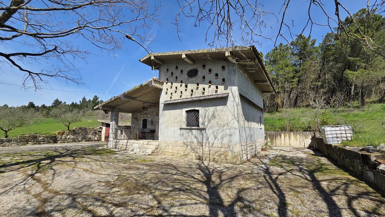 Villa in vendita a Vallesaccarda