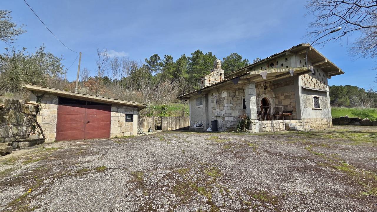 Villa in vendita a Vallesaccarda