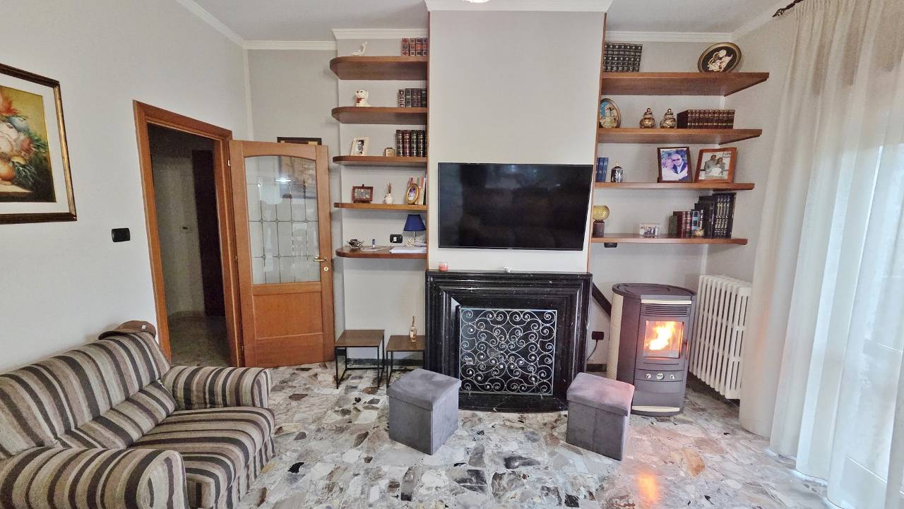 Casa Indipendente in vendita a Castel Baronia