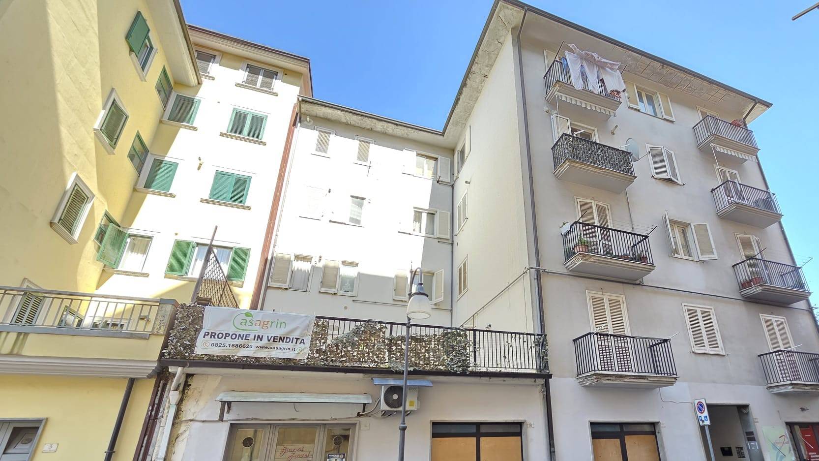 appartamento con terrazzo in vendita a Atripalda