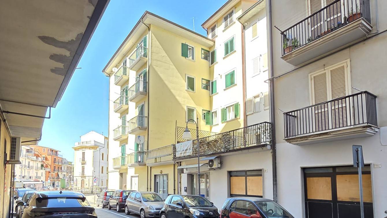 appartamento con terrazzo in vendita a Atripalda