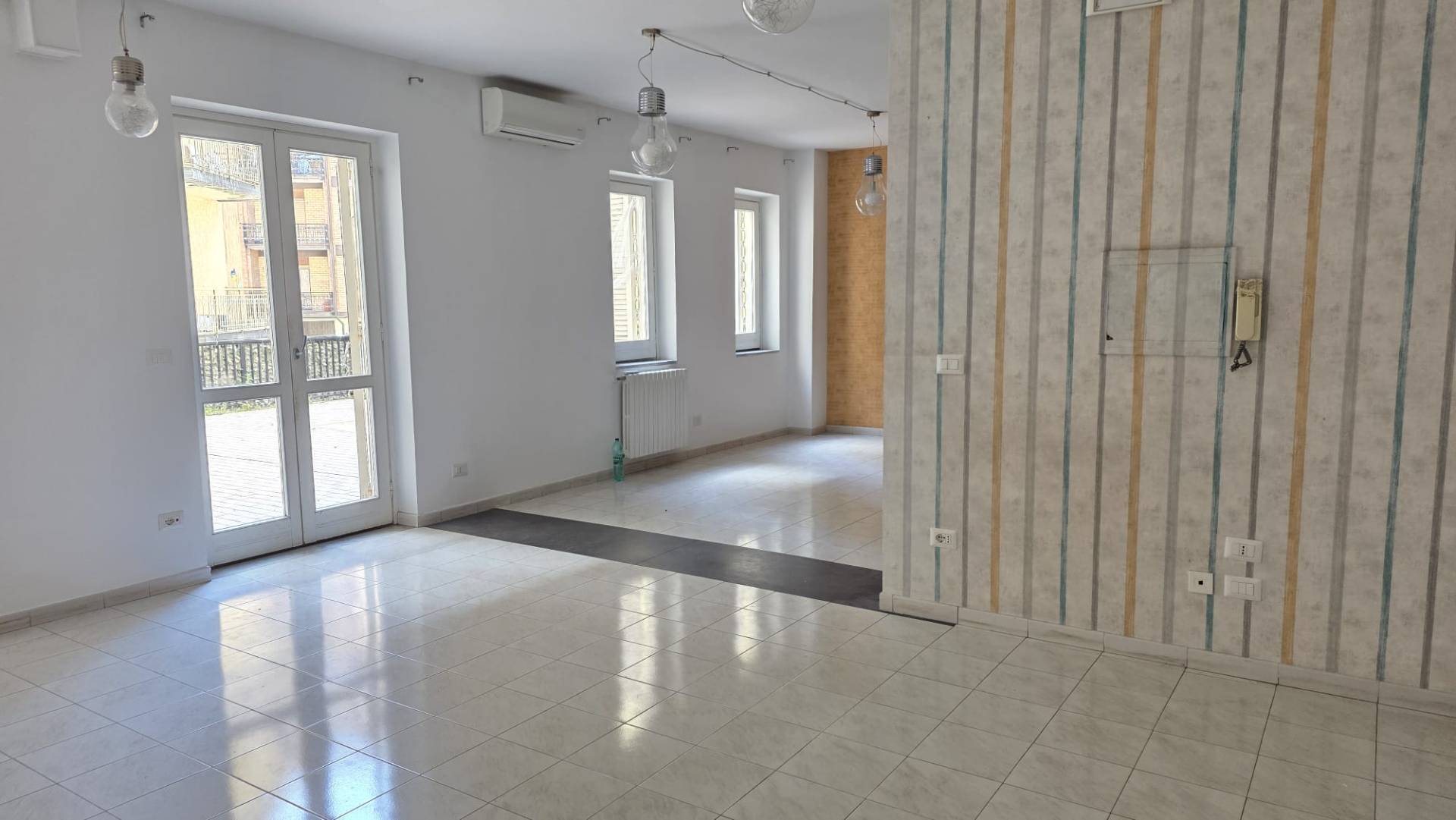 appartamento con terrazzo in vendita a Atripalda