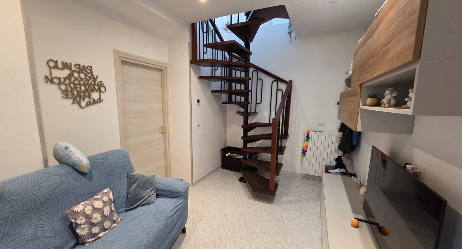 Casa Indipendente in vendita a Tufo