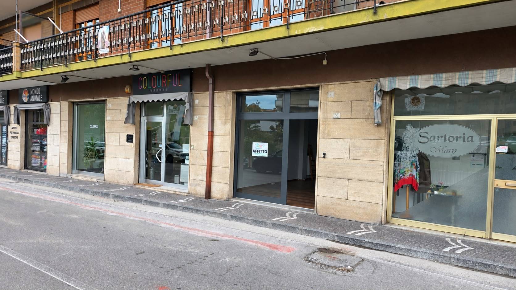Locale commerciale in affitto a Atripalda