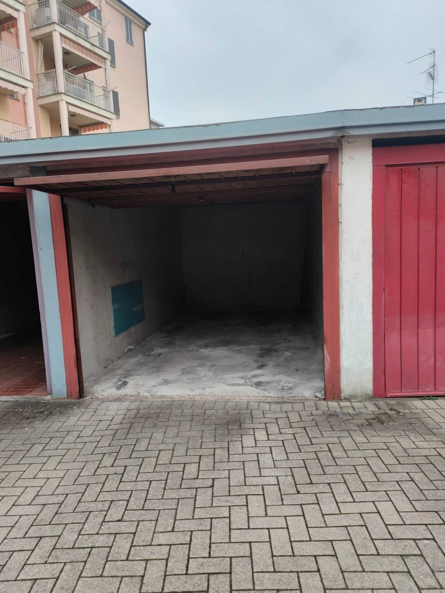 Box/Garage 14mq in vendita a Voghera