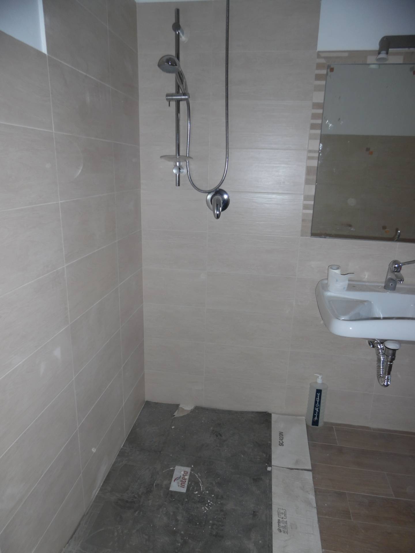 Locale commerciale in affitto a Voghera