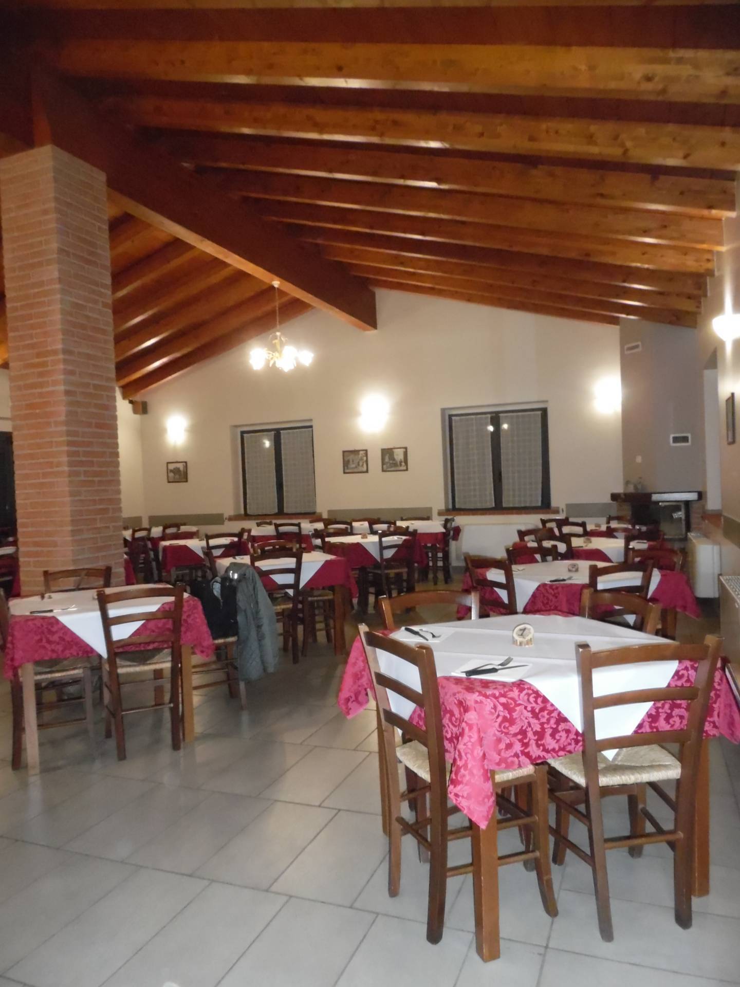 Locale commerciale in vendita a Torrazza Coste