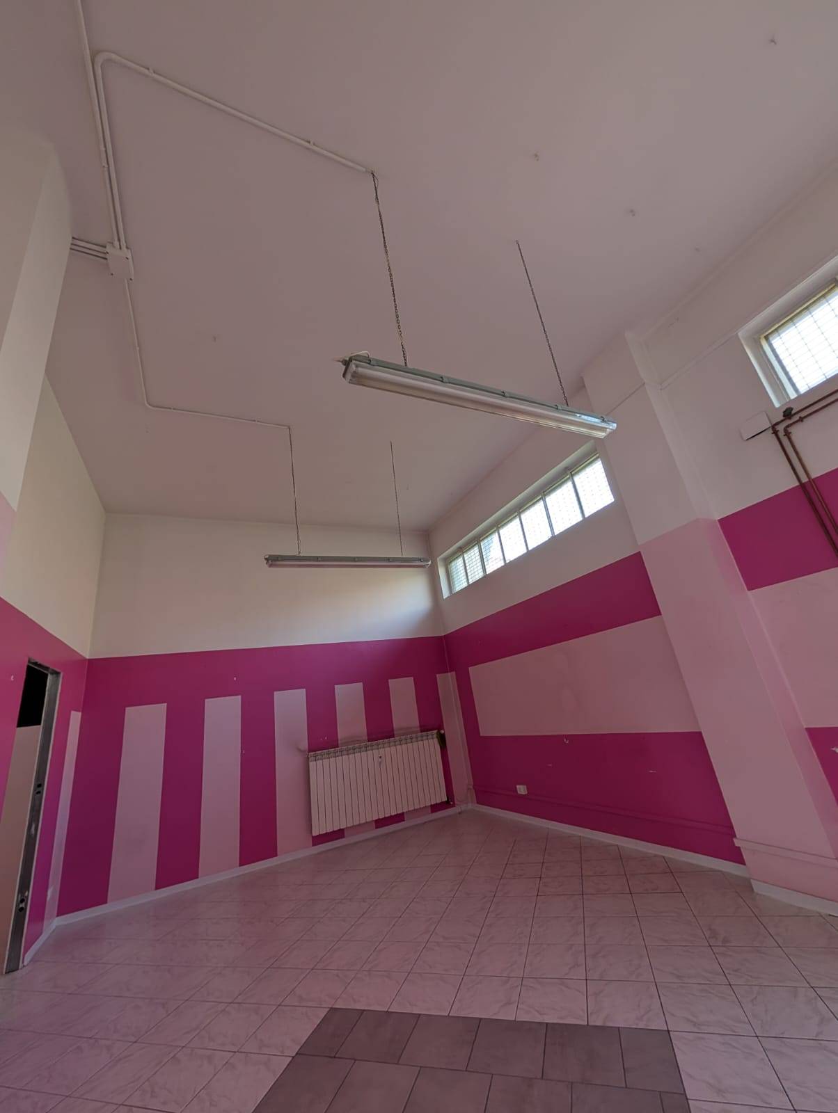 Locale commerciale in affitto a Voghera