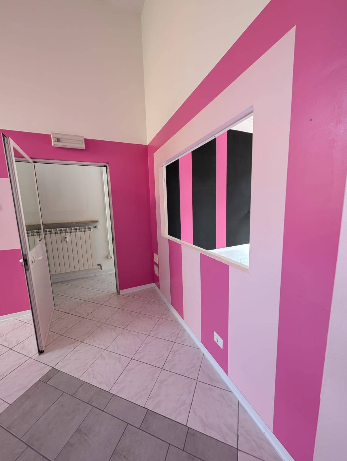Locale commerciale in affitto a Voghera