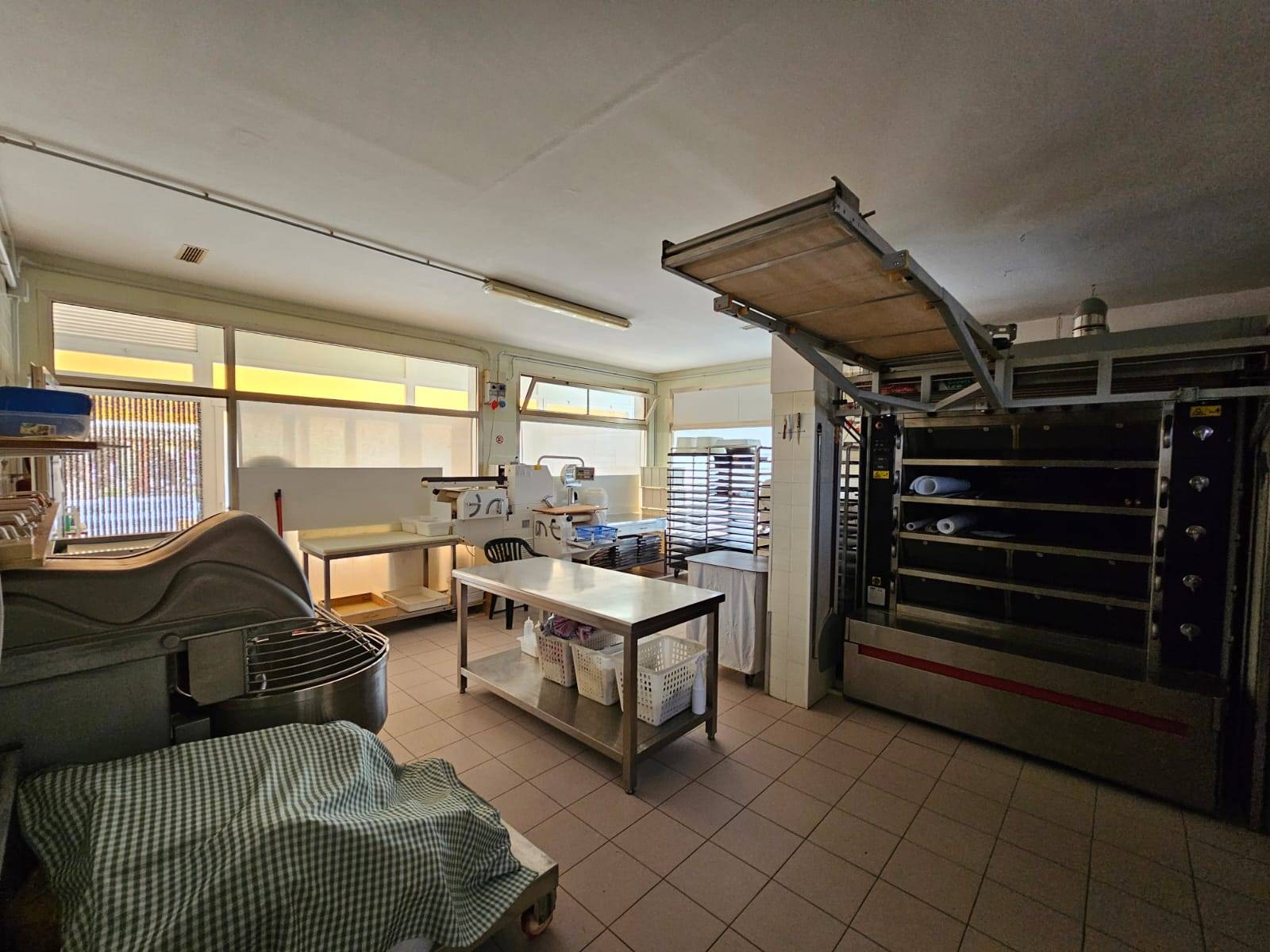 Locale commerciale in vendita a Eraclea, Eraclea Mare