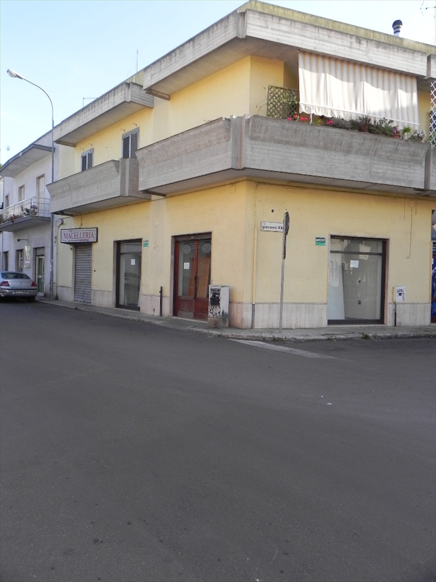 Locale commerciale in vendita in via rubichi, Monteroni di Lecce