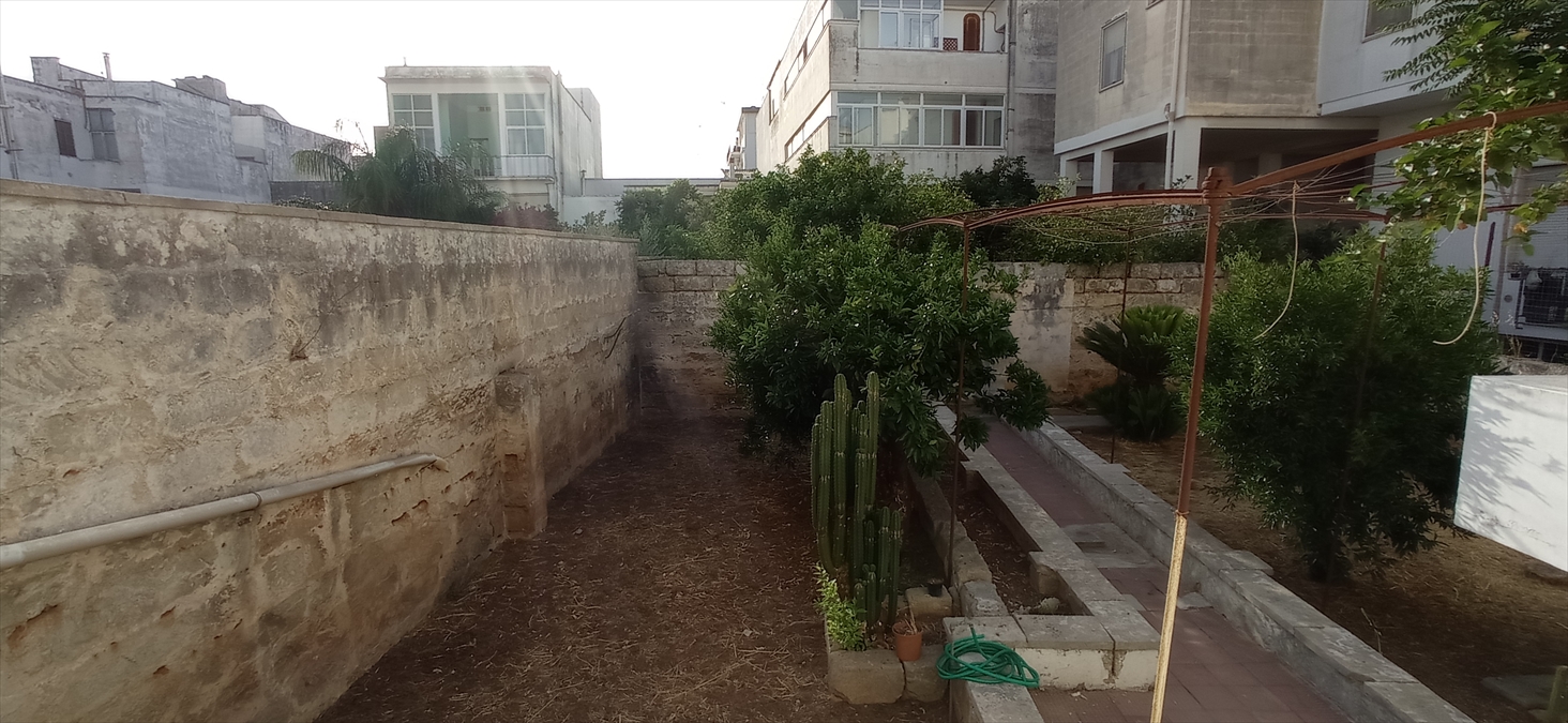 Casa indipendente con giardino in cesare battisti, Monteroni di Lecce