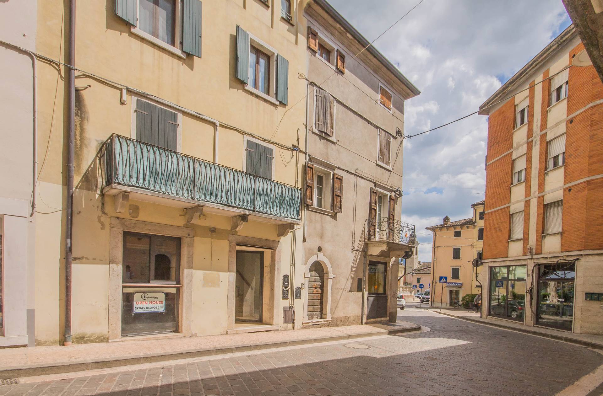 Appartamento in vendita a Caprino Veronese, Centro