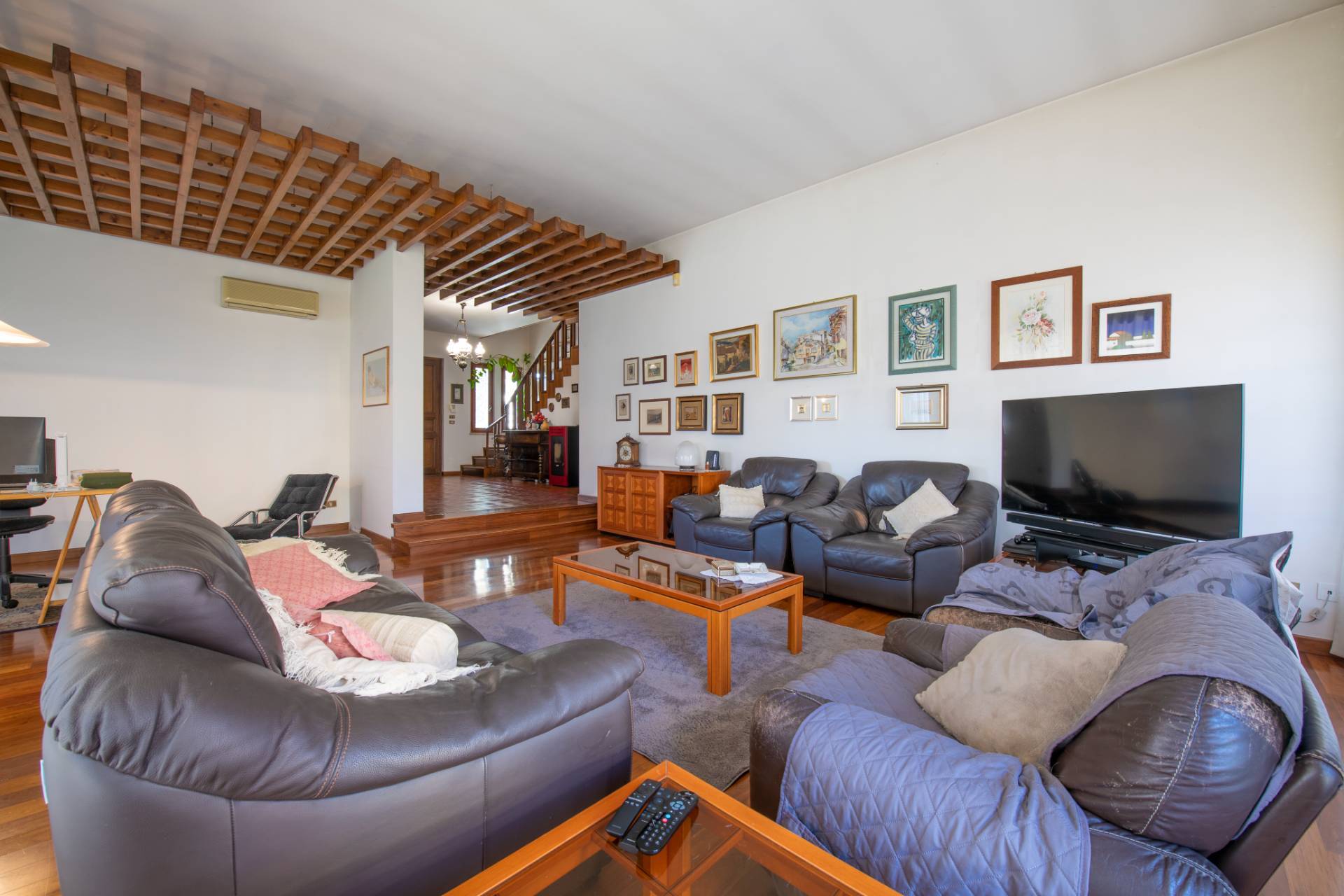 Villa Singola in vendita a Castel d'Azzano, Beccacivetta