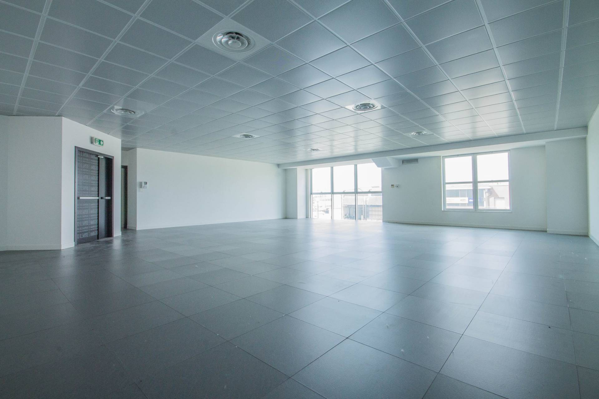 Ufficio/studio in vendita a Castel d'Azzano, Beccacivetta