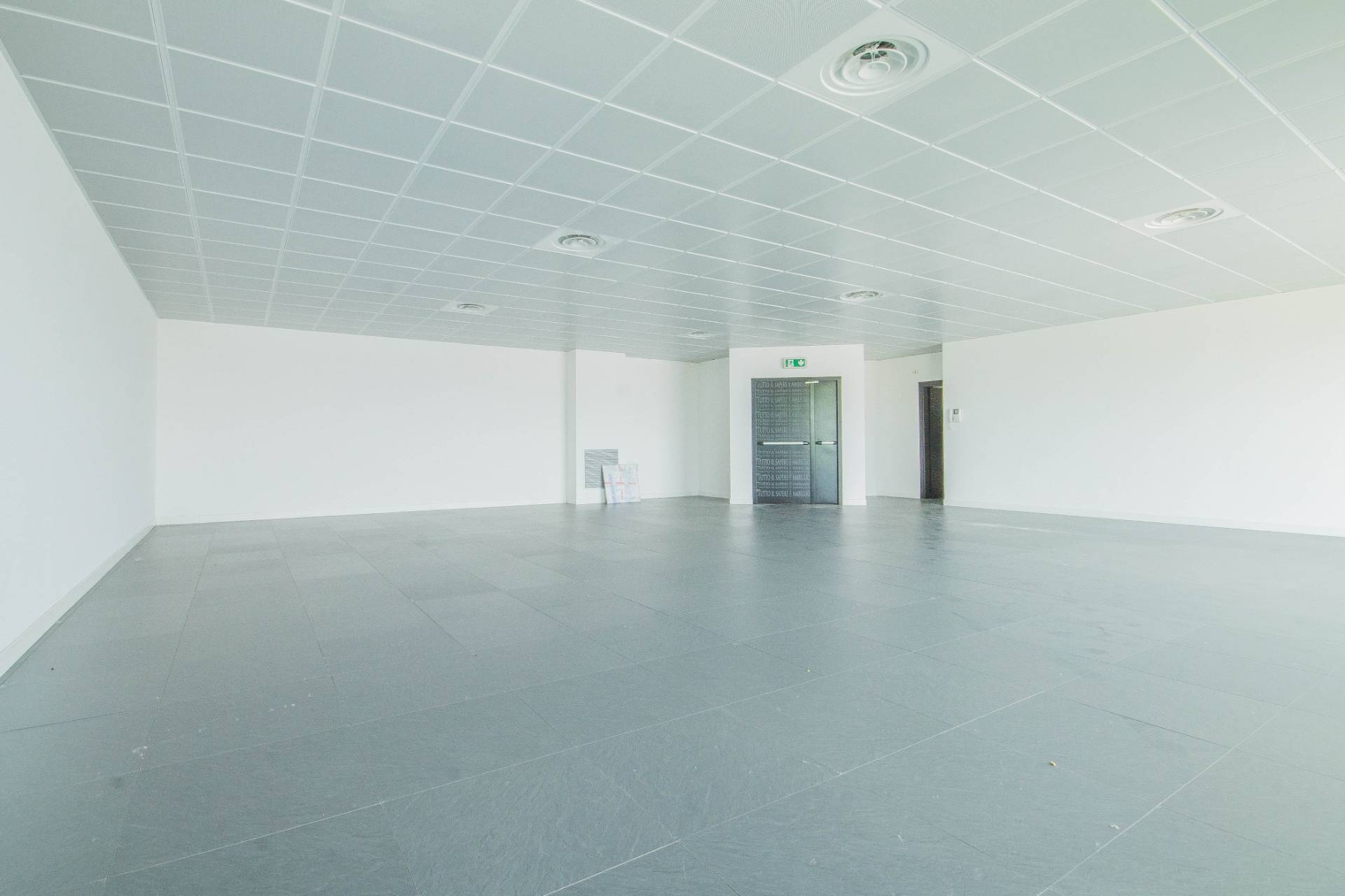 Ufficio/studio in vendita a Castel d'Azzano, Beccacivetta