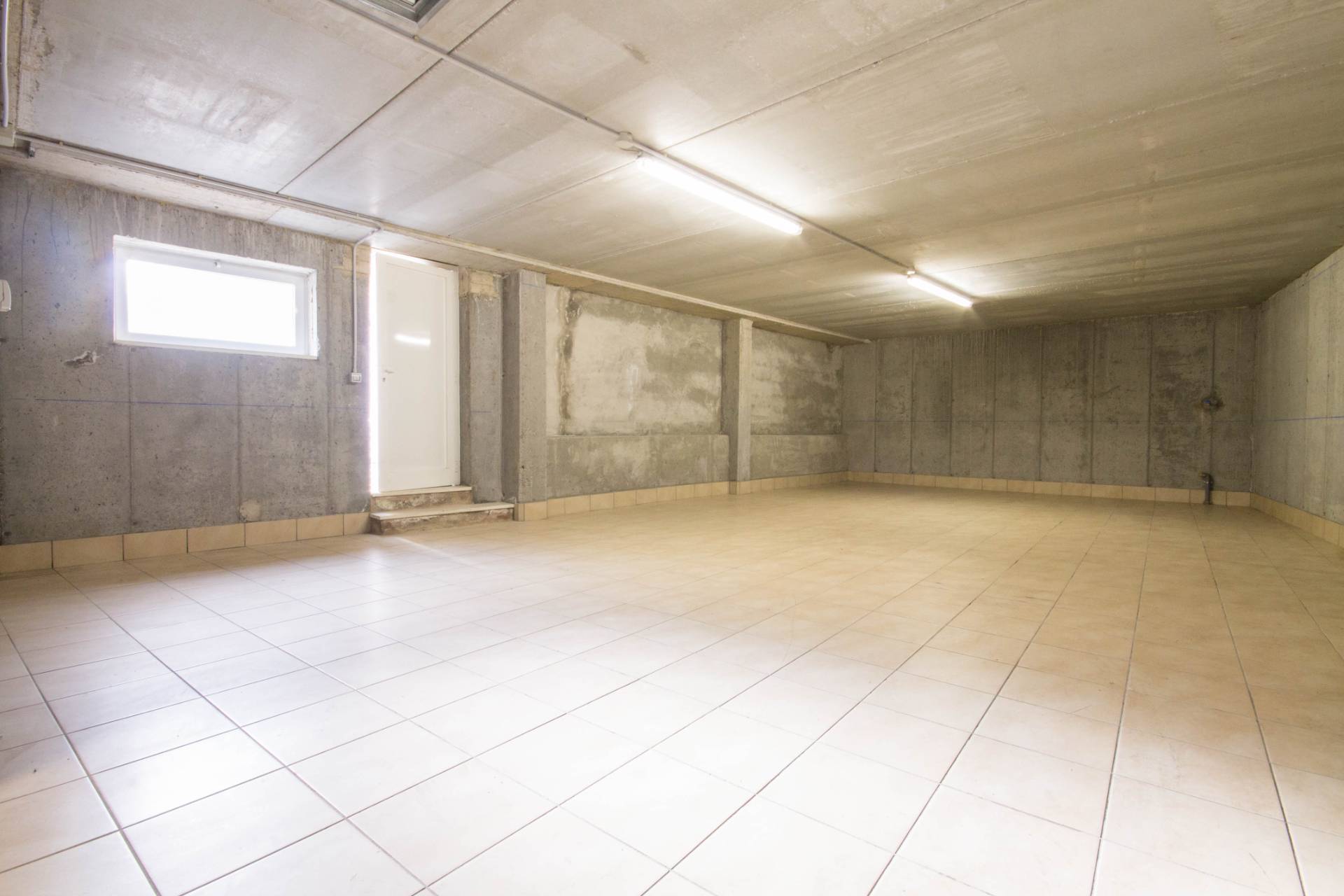 Deposito/Magazzino in affitto a Villafranca di Verona, Centro